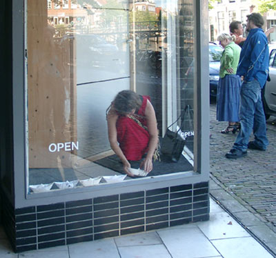 Performance in a shop window, Aalmarkt, Leiden, The Netherlands.