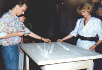 Bepaalde Maatstaven, 1993, hout tafel en stokken.