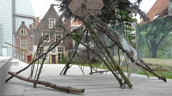 Sculpture / installation by Carmen, Sen McGlinn + Sonja van Kerkhoff for OpenLuchtHotel 2013